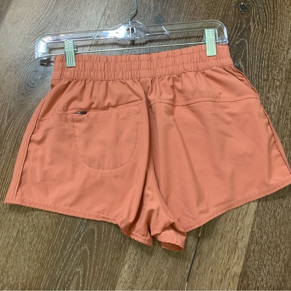 Vuori Womens athletic Dash shorts pockets S - Picture 5 of 8